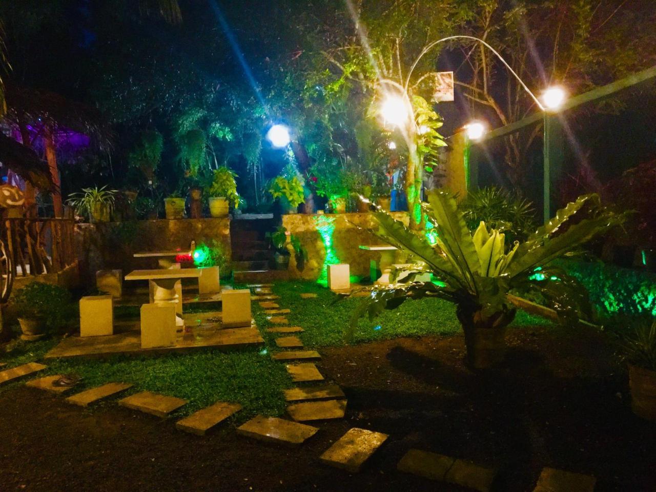 Отель Sea Breeze Garden Тангалла Экстерьер фото